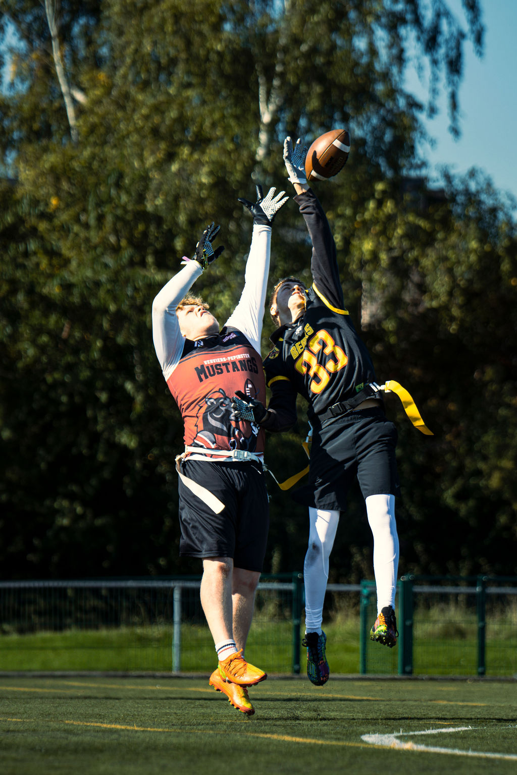 Joueur des Andenne Bears en course pendant un match de flag football